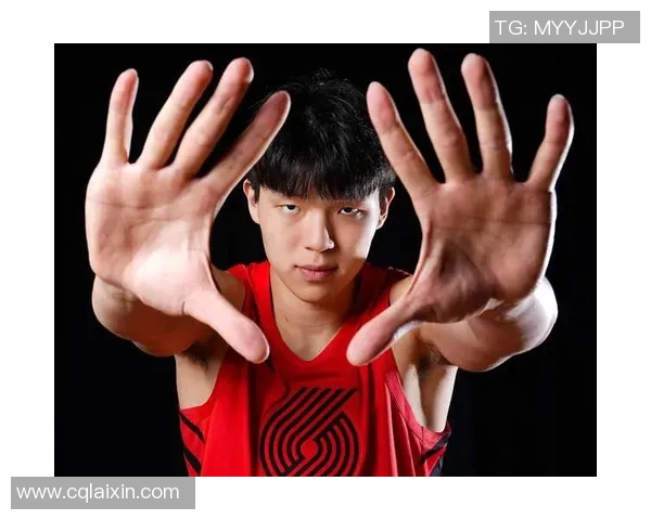 杨瀚森2分2犯遭遇新威胁：低级失误被换下 王仕鹏解释其吃夜宵事件