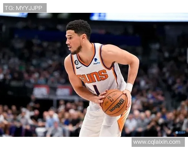 苦苦支撑！布克上半场12中5得14分5板 罚球7中4